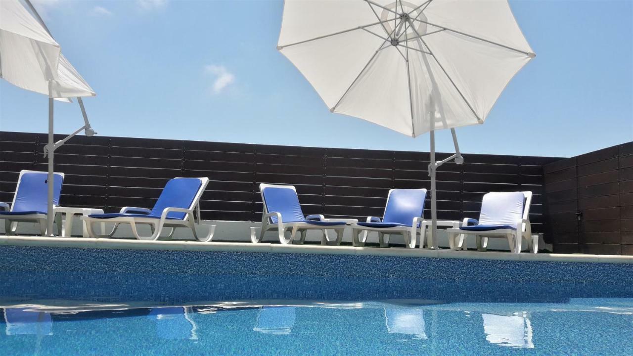 "Fun In The Sun" Villa Peyia Buitenkant foto
